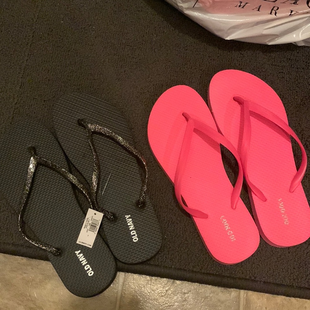 Old Navy Woman Flip Flops size 7